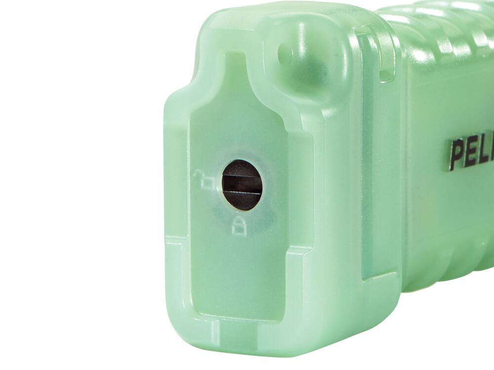 3410 Right Angle Flashlight w/ Magnetic Clip