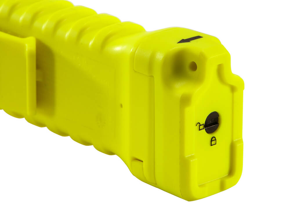 3415 Right Angle Flashlight w/ Plastic Clip