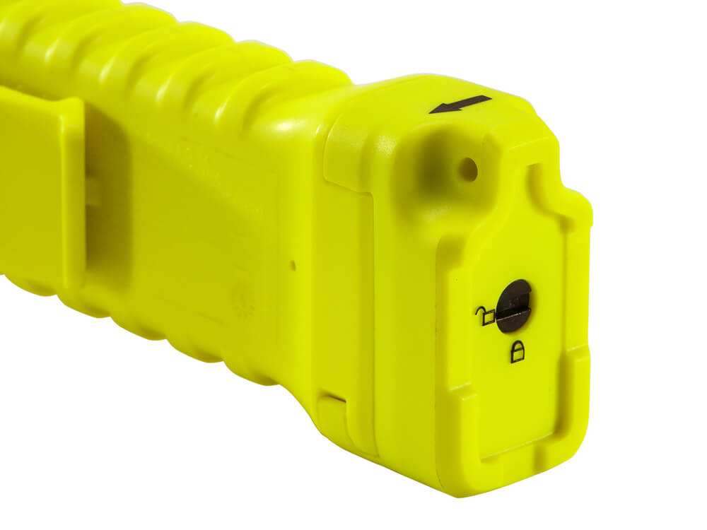 3415M Right Angle Flashlight w/ Magnetic Clip