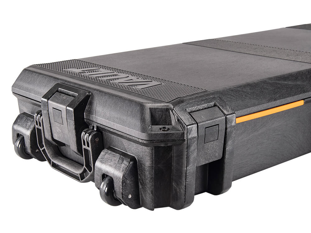 Locking clearance rifle case